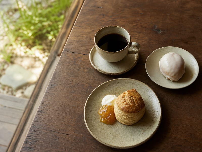 自家製の焼菓子とコーヒー
